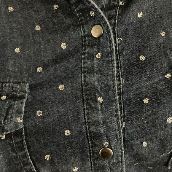 seven 7 Top Blouse L Blue Button Up Silver Polka Dot Pearl Snap Pockets Classic - Picture 3 of 7